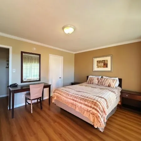 Royal Inn and Suites