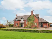 Manor Wood - Pet friendly