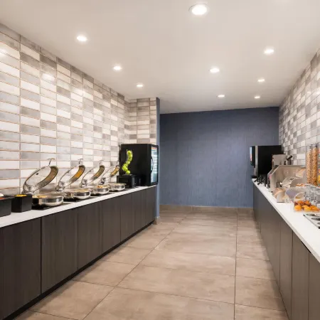 La Quinta Inn & Suites by Wyndham Chattanooga Downtown/South