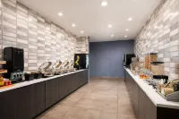 La Quinta Inn & Suites by Wyndham Chattanooga Downtown/South - breakfast