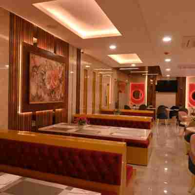 The Royal Dining Restaurant & Motel Dining/Meeting Rooms