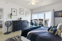 Modern Condo at 11mm in Sunrise w/ PWC & Boat Slip