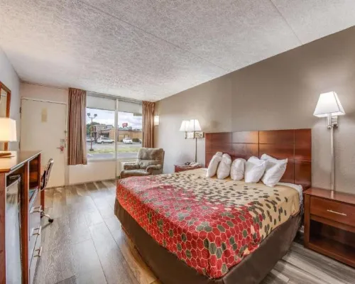 Econo Lodge Inn & Suites Fairgrounds Hotels in Des Moines