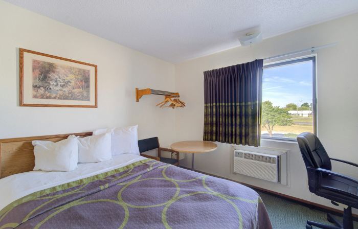 Capital O Amerihost Inn and Suites Kingdom City Hwy 54 MO