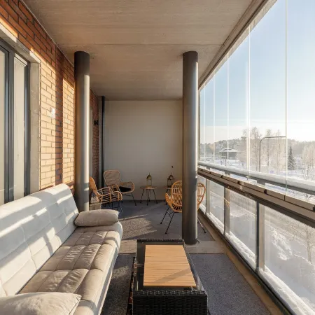 Bright 2BR Apartment with Lake Views