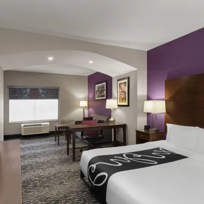 La Quinta Inn & Suites by Wyndham Baton Rouge Denham Springs Hotels near Red Oaks Park