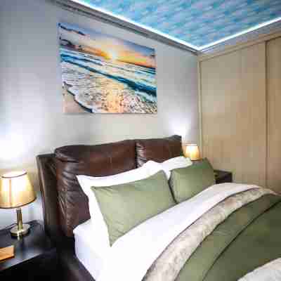 Luxury 2-Bedroom Apartment Near or Tambo with Private Garden & Heated Pool Rooms