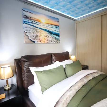 Luxury 2-Bedroom Apartment Near or Tambo with Private Garden & Heated Pool