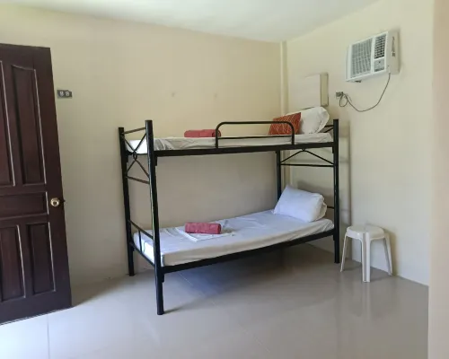 1 person in 6 bed Mixed Dormitory โรงแรมใกล้หาดทาบิเน