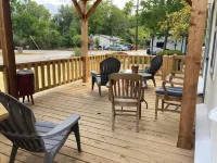 Couples retreat~two minute walk to historic downtown Square~Centrally located.
