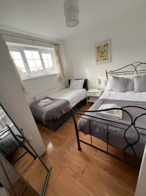 Tranquil Turquoise - 3 Bed House With Parking