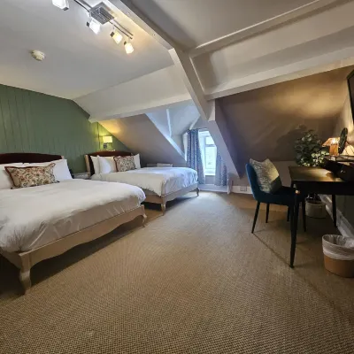 Cotswold Gardens Bed and Breakfast Hotels near Market Square