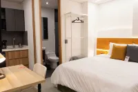 ONCE SUITES