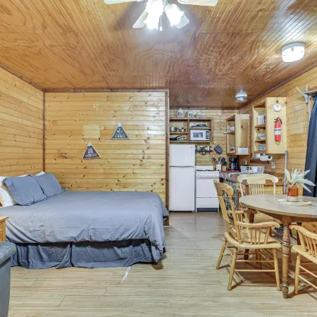 1/2 Mile to Turner Falls: 'Cedar Falls Cabin 5'
