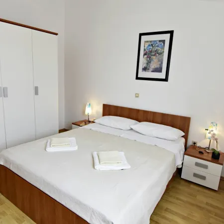 Spacious poolside apartment in Tar Отели в г. Тар