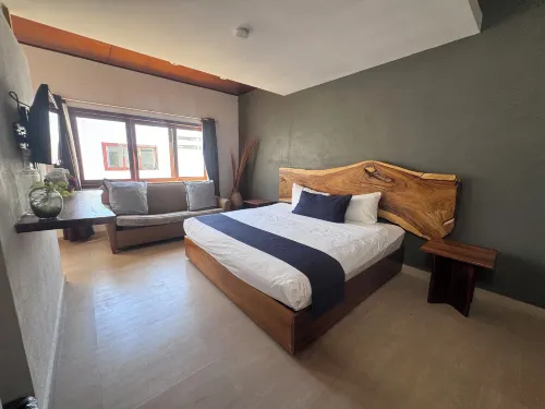 โรงแรม โรบุสตา