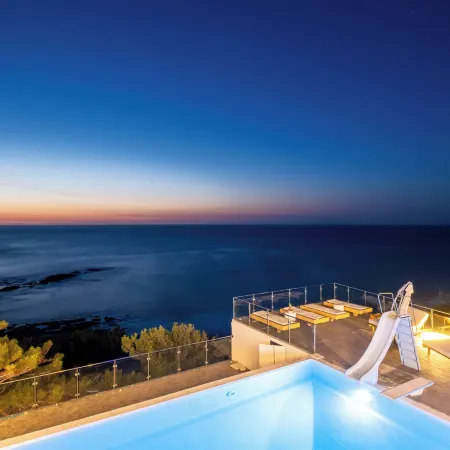 Icarus Luxury Beachfront Villa
