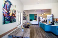 Carousel Beach Inn - Motels