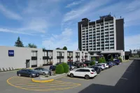 Travelodge by Wyndham Hotel & Convention Centre Quebec City - parking