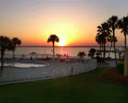 Quality Inn & Suites Gulf Breeze Bayside Near Pensacola Beach - Beach