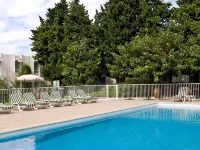 ibis Styles Avignon Sud - Private Pools