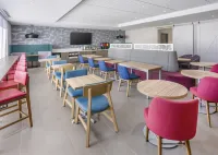希爾頓Home2套房酒店卡森城 - 早餐