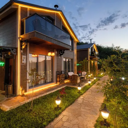 Poison Garden Suite & Spa