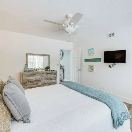 Elegant Waterfront Condo w/ Views in Pompano Beach