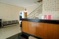 RedDoorz near RSUD Kardinah Tegal - Guest houses