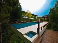 โรงแรมบ้านต้นไม้ ศรีสะเกษ - ที่มีสระว่ายน้ำ
