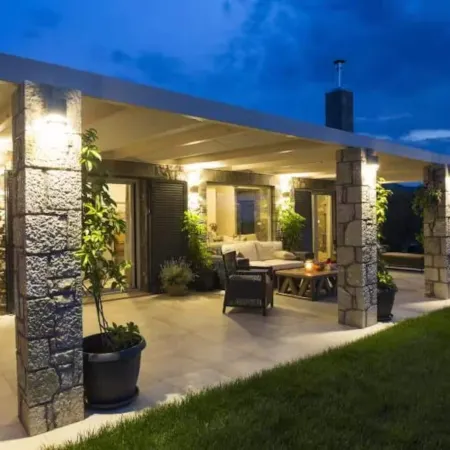 House Sleeps 6 With Private Pool