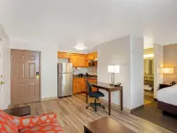 La Quinta Inn & Suites by Wyndham Las Vegas Red Rock Hotels near Durango Hills Golf Course