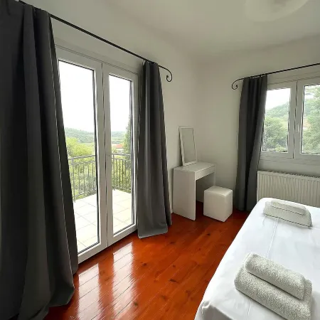 Live the Summer Dream at Gaios Cozy Retreat