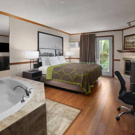 Super 8 by Wyndham Gananoque Country Squire Resort