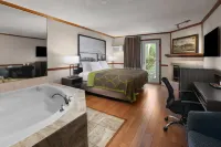 Super 8 by Wyndham Gananoque        Country Squire Resort