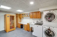 Mtn-View Retreat in Huson Valley: Great for Groups - parking