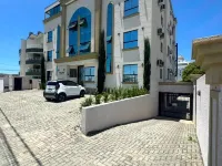 เรซิเดนเชียล บีช พาเลซ โรงแรมใกล้หาด Ingleses Beach