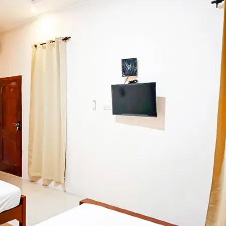 Urbanview Earlyta Inn Syariah Near Stasiun Tegal