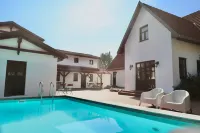 Wohnung in Dargun, Mecklenburg Mit Schwimmbad - Pools