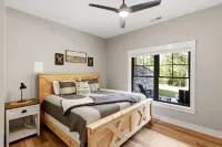 Private Nolin Lake Home with FirePit, Ice Maker, Arcade & Electronic Game Table. - 4 estrellas