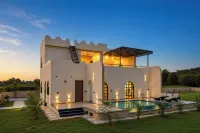 ELIVAAS Belvedere 4BHK Villa with Pool - Biệt thự