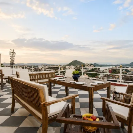 Raj Kuber - A Boutique Lake View Hotel