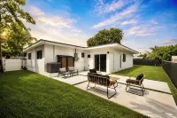 Hollywood Luxury Retreat with Arcade - 2-stjärniga