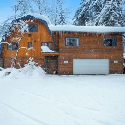 Quiet Apartment-above-garage a Block From Skiing Hotels near Chair 6