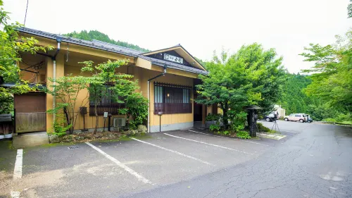 Shirataki Hotel - avec sources thermales