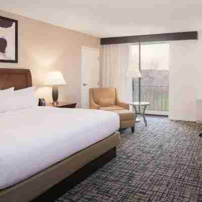 DoubleTree by Hilton Hotel Syracuse Rooms