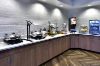 里奇蒙茵斯布魯克萬楓套房飯店 - 游泳池
