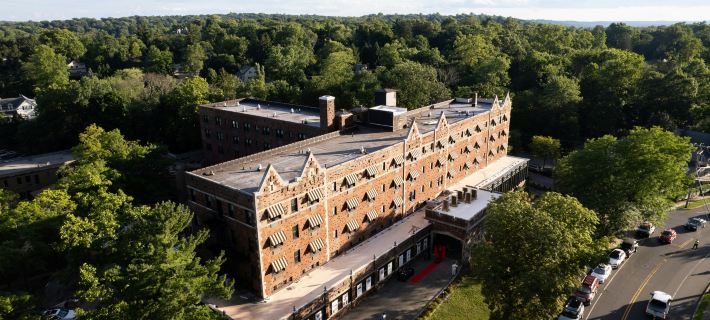 The Albion Summit Hotels in Union County