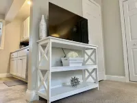 New, Clean, Downtown Getaway! - Wifi