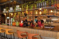 Seasons Golf, Leisure, Spa - bar